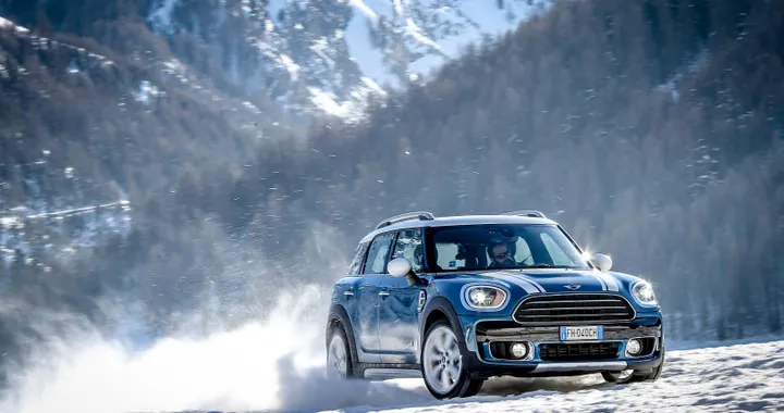 Mini ALL4: la trazione integrale con i test drive in alta quota