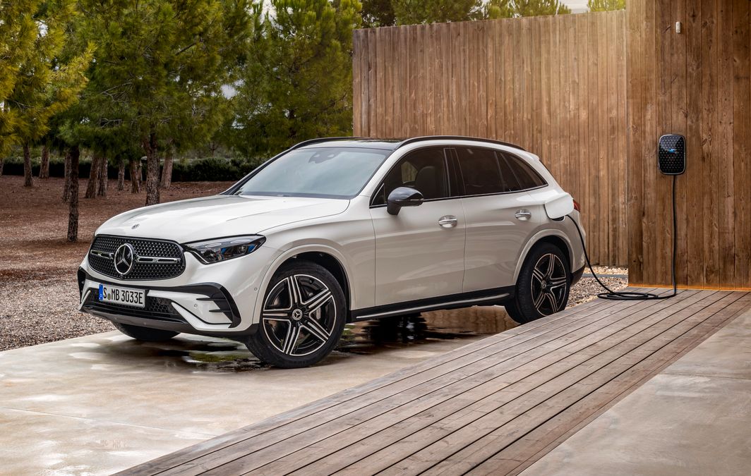 Quanto dura davvero la batteria di un'auto ibrida Plug-in? Ecco cosa ha scoperto ADAC