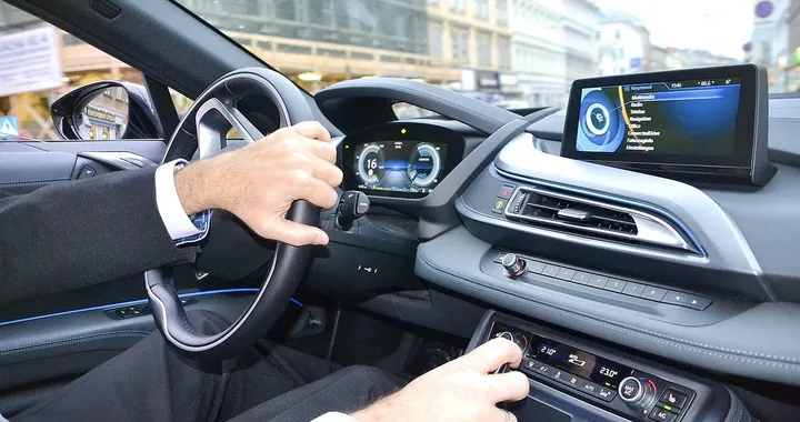 Rinnovo polizza auto, inizia a risparmiare con una nuova assicurazione online