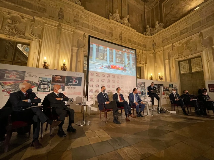 ingrandisci immagine