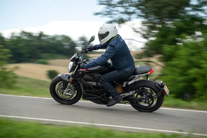 Zero SR 2024, chi lo dice che le moto elettriche non sono divertenti? | Video