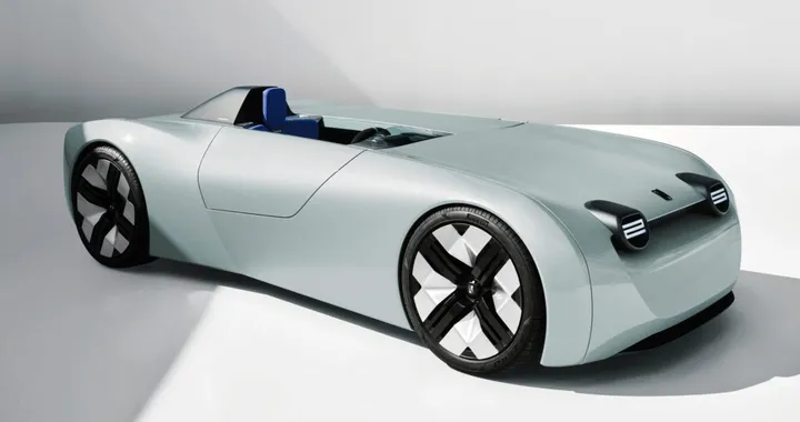 Triumph TR25, ecco la roadster elettrica con motore della BMW i3S
