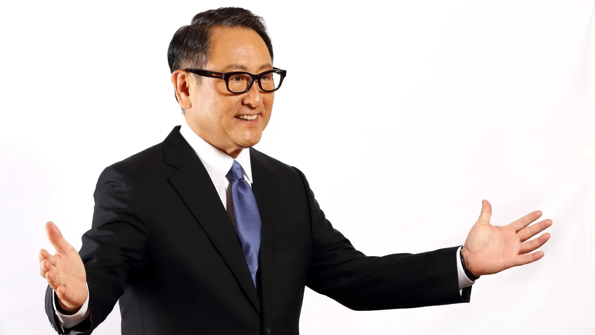 Per Akio Toyoda un'elettrica inquina quanto 3 auto ibride
