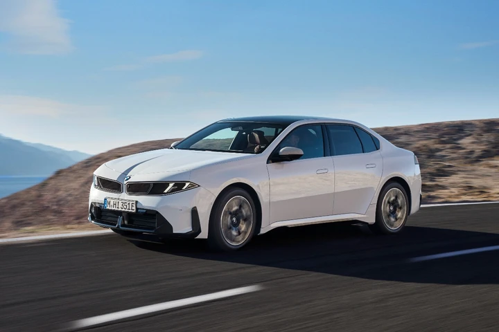 Nuova BMW i3 50 xDrive First Edition: quanto costano 900 km di autonomia EV