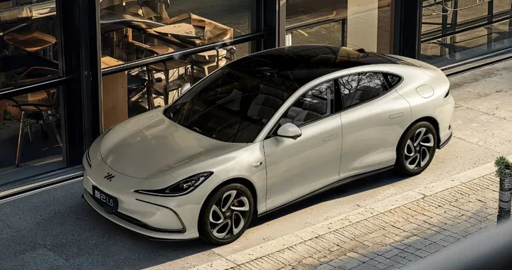 IM L6, debutta in Cina l'elettrica con batteria allo stato semi-solido