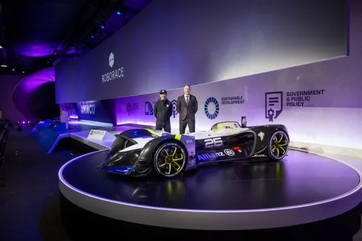 Roborace, al MWC arriva Robocar: l'auto da corsa elettrica e senza pilota