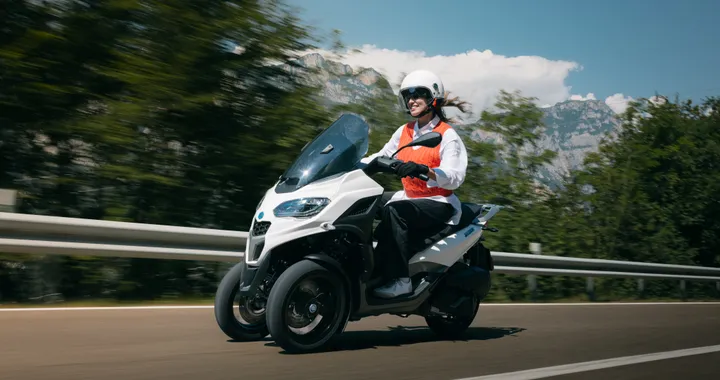 Piaggio MP3 310, look rivisto e nuovo motore