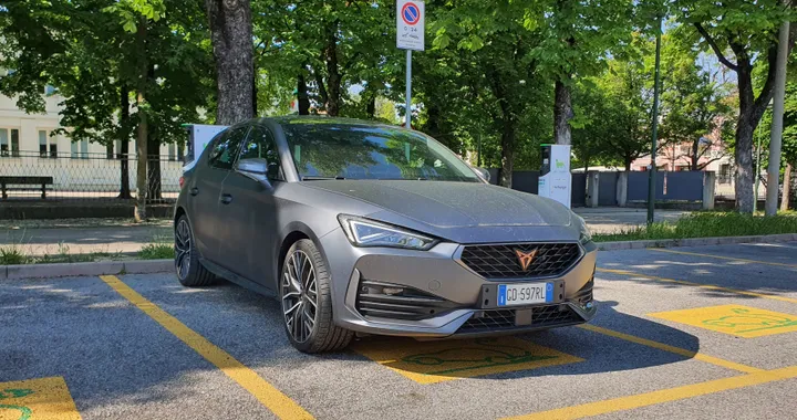 Cupra Leon, ecco la Plug-in da 245 CV. Quanto consuma ed autonomia in elettrico