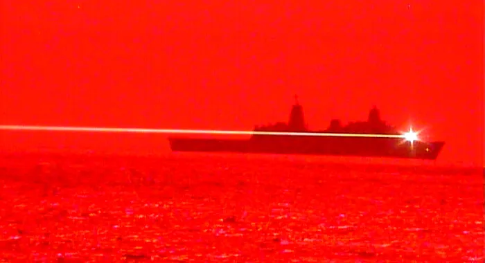 Laser contro i droni: la tecnologia in test sulle navi della Marina USA
