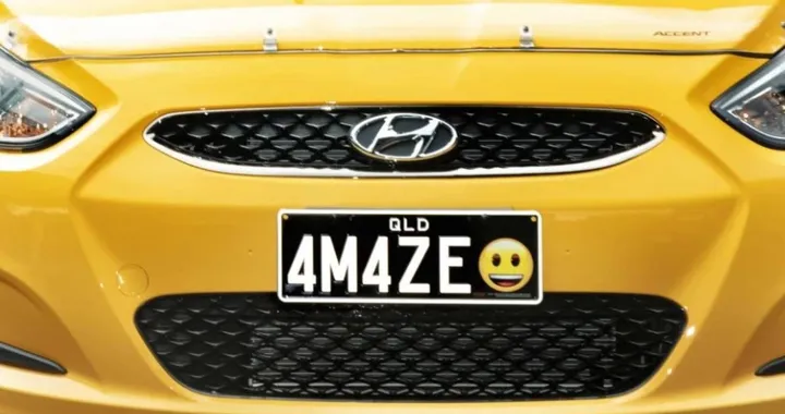 Targhe auto personalizzate con emoji: in Australia si può (e costa caro)
