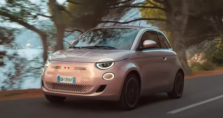 FIAT 500 elettrica, il nuovo spot provocatorio toglie il logo: ecco il video
