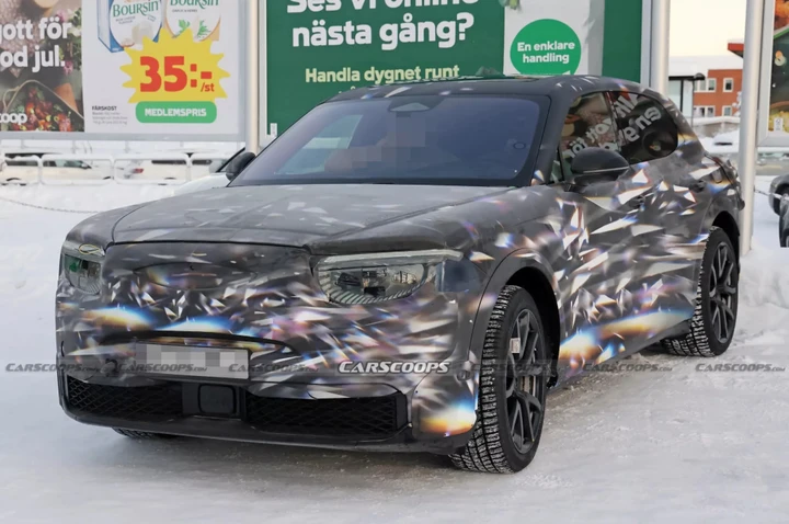 Bentley, il nuovo Urban SUV elettrico si mostra un po' di più: svelati gli interni