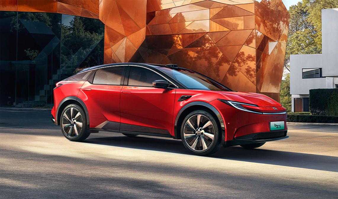 Toyota bZ5, un nuovo SUV elettrico per la Cina. Batterie BYD e prezzo interessante