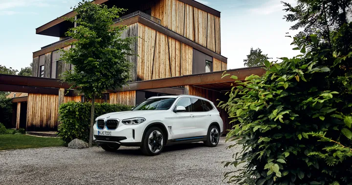 BMW iX3: si sta già lavorando al restyling del SUV elettrico