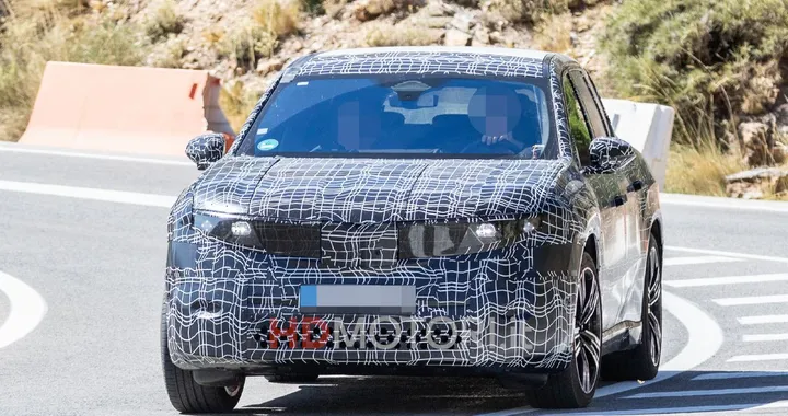 BMW iX3 Neue Klasse, il nuovo SUV elettrico torna a farsi vedere. Foto spia