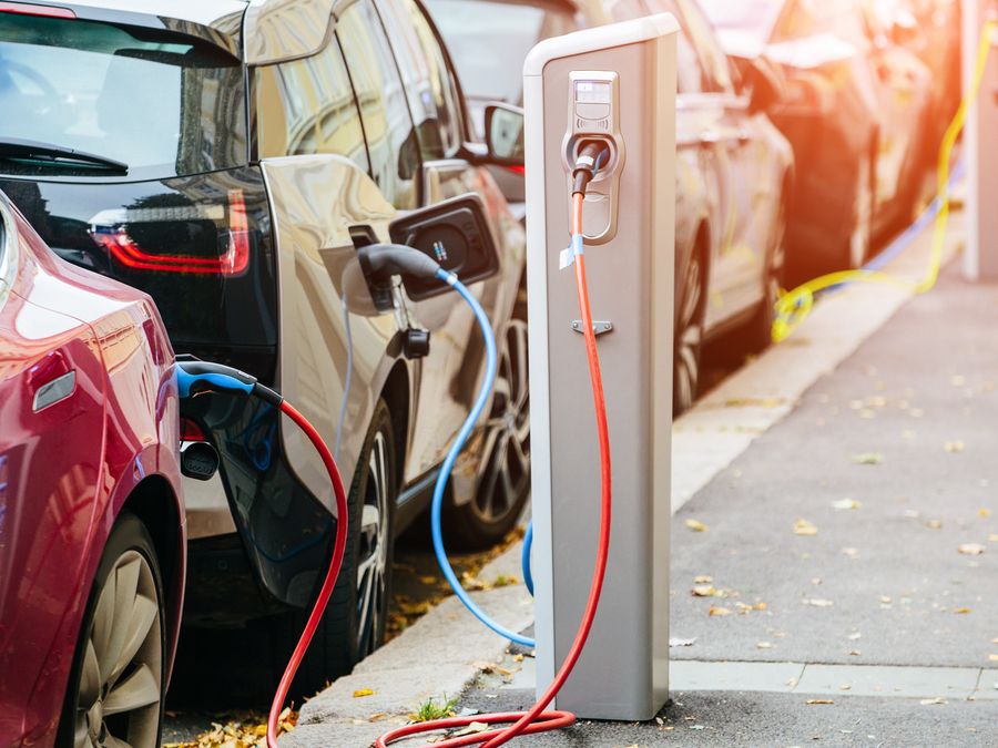 Auto elettrica: cosa succede quando la batteria si scarica?