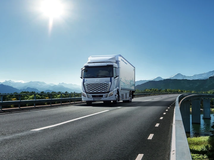 Hyundai XCIENT Fuel Cell: in Europa superati i 20 milioni di km percorsi dai camion a idrogeno