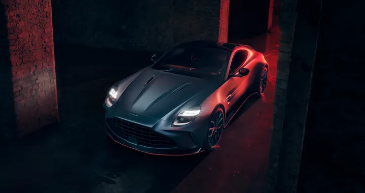 Per chi cerca il massimo c'è la nuova Aston Martin Vantage S, la più potente di tutte