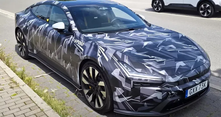Che ci fa la nuova Polestar 5 all'allenamento del Borussia Dourtmund?