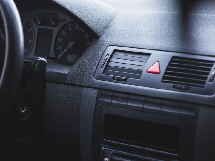 Come rinnovare le plastiche scolorite dell’auto con un trattamento semplice ed efficace