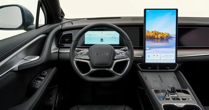 BYD, piccola rivoluzione in arrivo: stop agli schermi che ruotano