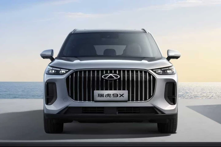 Dalla Cina arriva in Italia un SUV dall'autonomia che supera i 1.000 km: 140 km in EV