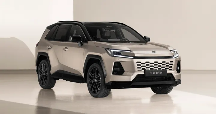 Nuova Toyota RAV4, la sesta generazione al debutto: più tecnologia e solo ibrida