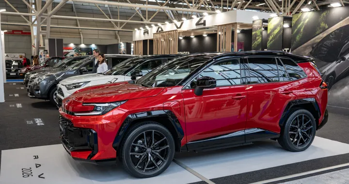 Nuova Toyota RAV4 fa il suo debutto pubblico in Italia Nuova Toyota RAV4 fa il suo debutto pubblico in Italia