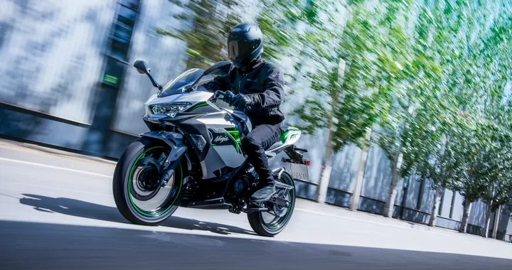 Kawasaki Ninja e-1 e Z e-1, debuttano le nuove moto elettriche