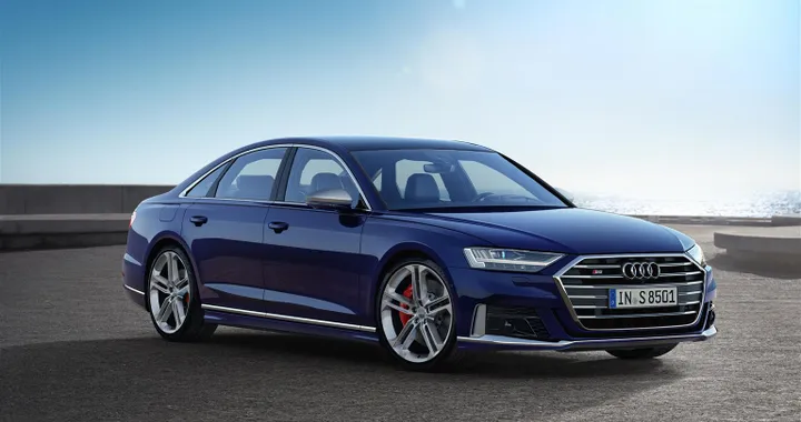Nuova Audi S8: ammiraglia sportiva da 571 CV con mild-hybrid e guida semi-autonoma