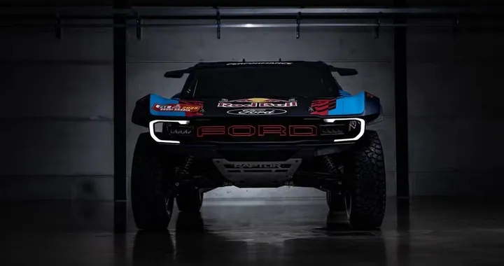 Ford progetta una supercar off-road targata Raptor, ispirata alla Dakar