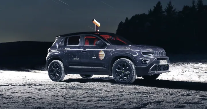 Nasce Jeep Avenger Stargazer: concept unico per osservare il cielo, con il telescopio sul tetto