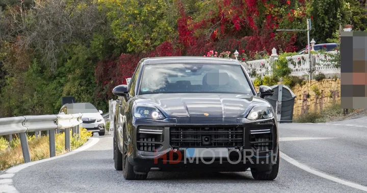 Porsche Cayenne, il restyling si fa nuovamente spiare