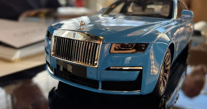 Rolls-Royce, vi porto dietro le quinte del lusso tra &quot;fantasmi&quot;, miele e artigiani
