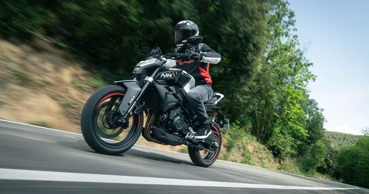 CFMoto 450NK, la nuova naked arriva in Italia