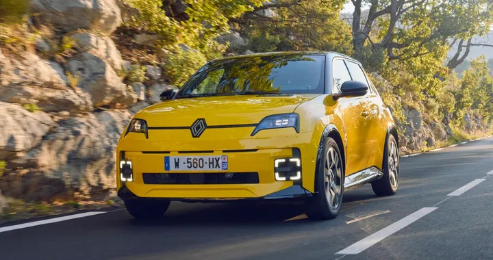 Renault 5 è un successo e piace ai clienti: 49 mila unità vendute dal lancio