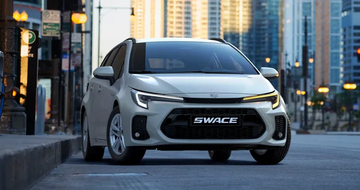 Suzuki Swace Hybrid, debutta in Italia il restyling. Le principali novità