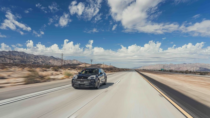 Porsche Cayenne Electric: prestazioni ed efficienza grazie ad un sistema ad alta tensione