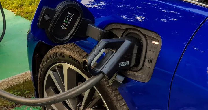 Auto elettriche: Italia fanalino di coda secondo Roland Berger