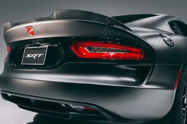Vince una Dodge Viper regalando GTA V: la storia della “nonna gamer”
