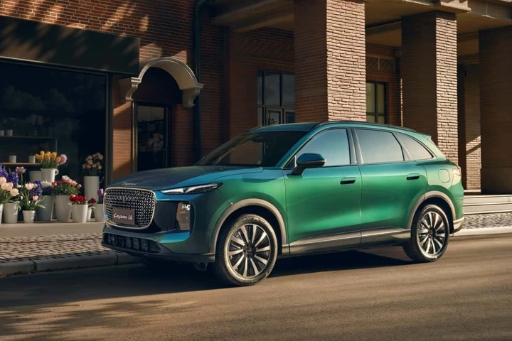 Lepas L8: nuovo SUV premium ibrido plug-in con prezzi da 41.700 euro