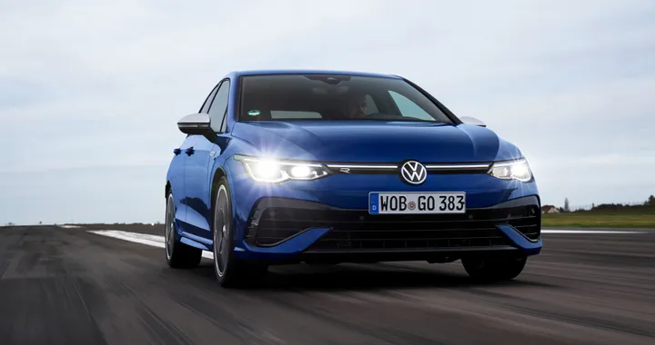 Nuova Volkswagen Golf R, la sportiva arriva in Italia: prezzi