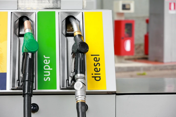 Carburanti, aumenti record prima delle vacanze: gasolio a 2,7 euro al litro