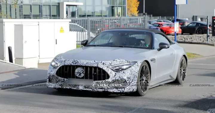 La Mercedes-AMG SL verso il restyling: ecco le nuove foto spia