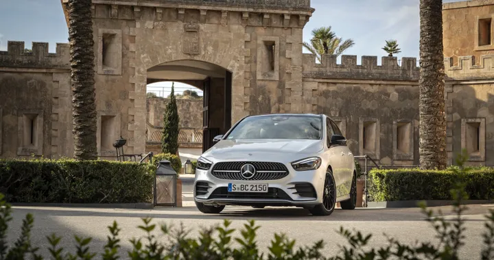 Mercedes Classe B: cambia tutto per la monovolume comoda e tecnologica