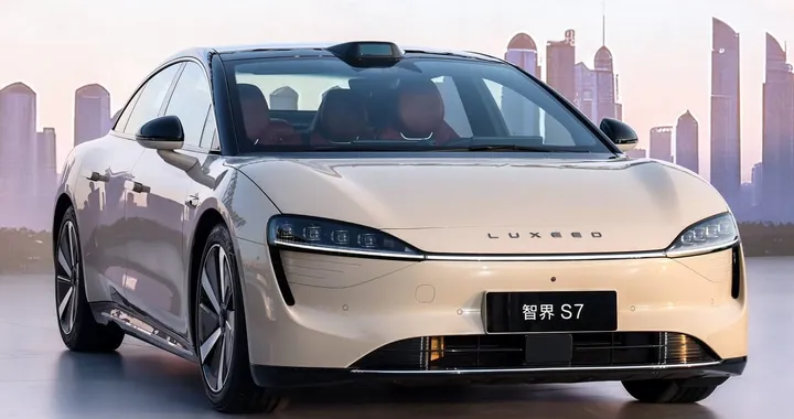 Luxeed S7, la nuova berlina elettrica di Huawei debutta Cina
