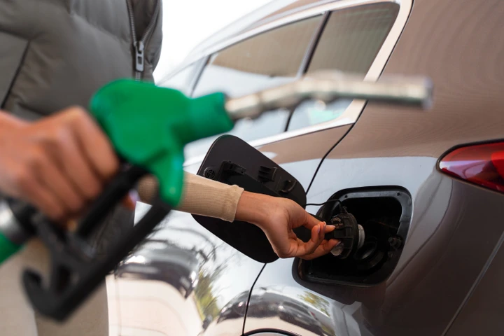 Uno zero in meno, 10mila litri in più: il pieno di carburante finisce in tribunale