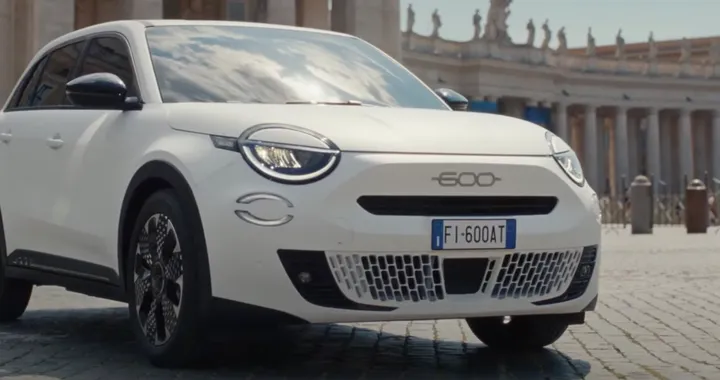 La FIAT 600 elettrica appare in un primo video ufficiale