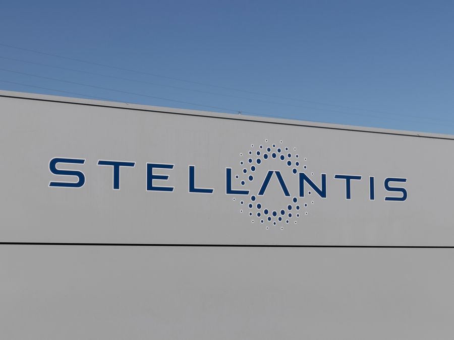 Stellantis ha rescisso tre contratti per la fornitura di materie prime per la produzione delle batterie