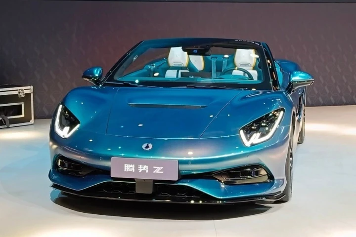 Svelata l’anti-Ferrari cinese: la Denza Z Convertible arriverà in Europa